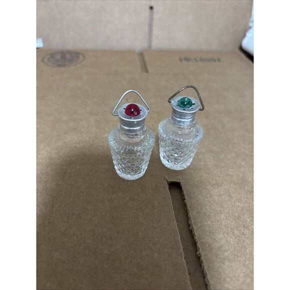 Depression Glass Red & Green Tops Diamond 2" Salt & Pepper Lantern Shakers 1940s - Picture 5 of 5